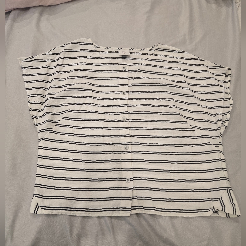 Striped Black and White Button-Up Shirt‎